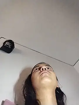 cinthia2011 online show from March 27, 2026, 9:27 pm