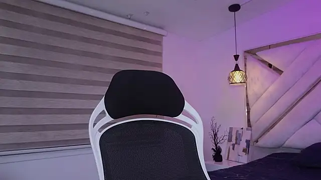 mia gatesvg online show from February 12, 2026, 3:06 am