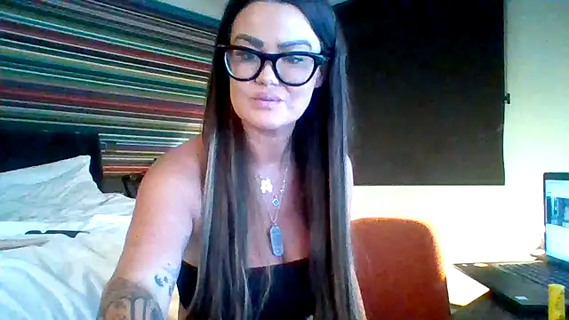 ScottishIvy online show from January 18, 2026, 8:23 pm