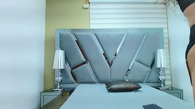 Atenea sexxx online show from April 20, 2026, 4:04 am