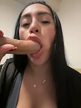 nataliia queen  online show from April 11, 2026, 8:12 pm