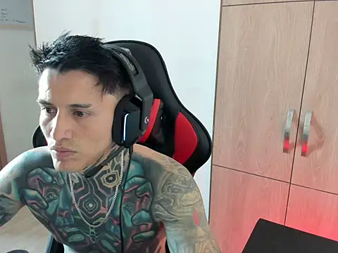 Snapshot of Chrissblack chatting on February 14, 2026, 10:21 pm Chrissblack online show from February 14, 2026, 10:21 pm