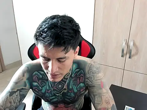 Snapshot of Chrissblack chatting on January 7, 2026, 8:47 pm Chrissblack online show from January 7, 2026, 8:47 pm