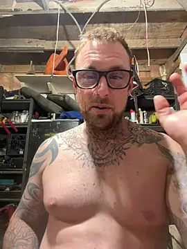 WIDBIGWHITECOCK online show from May 11, 2026, 2:46 am