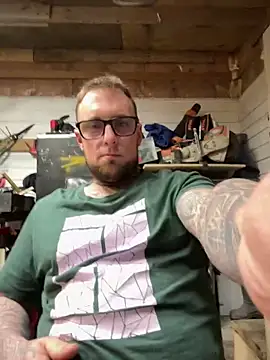 WIDBIGWHITECOCK online show from February 15, 2026, 5:41 am