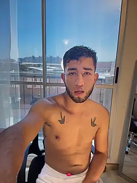 Snapshot of liam_bronw chatting on February 27, 2026, 3:34 pm liam bronw online show from February 27, 2026, 3:34 pm