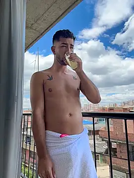 Snapshot of liam_bronw chatting on February 20, 2026, 4:53 pm liam bronw online show from February 20, 2026, 4:53 pm