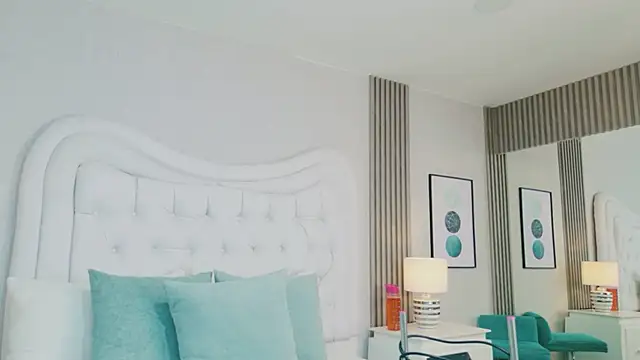 VioletFroost online show from April 14, 2026, 7:41 pm