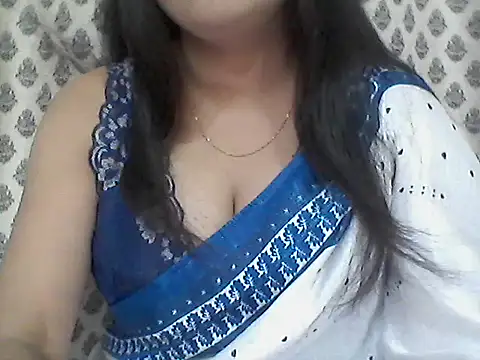 Snapshot of _Daisy chatting on April 22, 2026, 6:58 pm Daisy online show from April 22, 2026, 6:58 pm