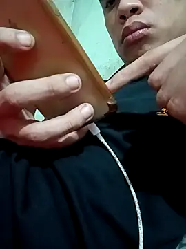 ConChimNhonho0 online show from February 4, 2026, 9:21 pm