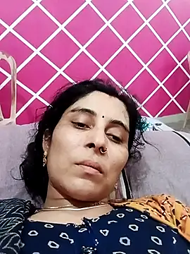 Snapshot of Hot_ree85 chatting on February 19, 2026, 11:51 am Hot ree85 online show from February 19, 2026, 11:51 am