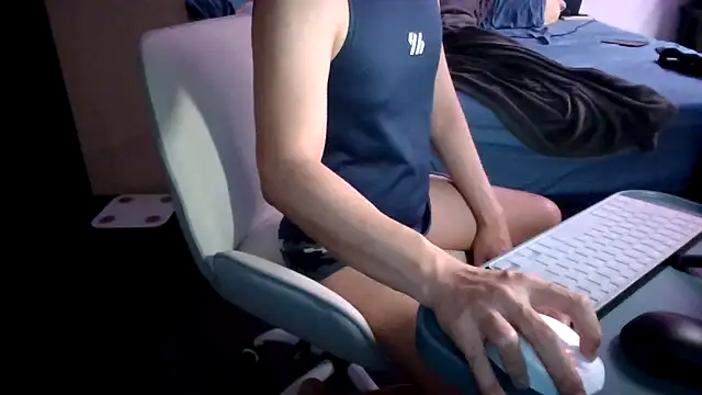 Snapshot of gohm_physique chatting on March 1, 2026, 5:46 pm gohm physique online show from March 1, 2026, 5:46 pm