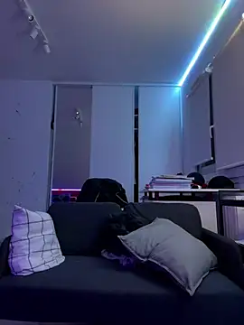 xlatin0 online show from March 15, 2026, 11:23 pm