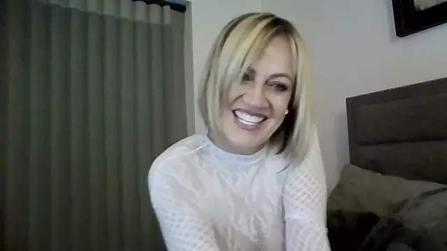 Snapshot of Milfshake227 chatting on March 12, 2026, 1:44 am Milfshake227 online show from March 12, 2026, 1:44 am