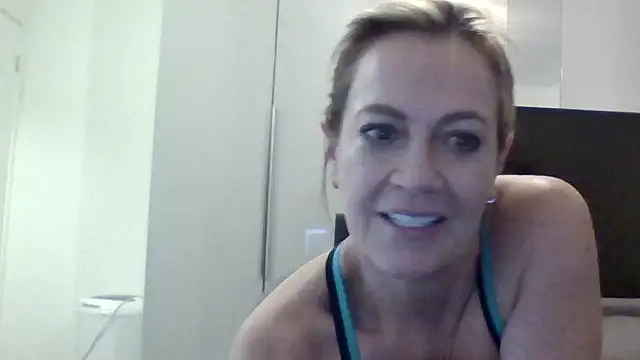 Snapshot of Milfshake227 chatting on March 20, 2026, 11:17 pm Milfshake227 online show from March 20, 2026, 11:17 pm