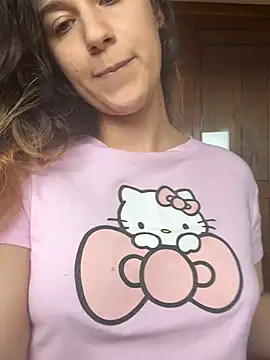Snapshot of joanaguerreiru chatting on June 14, 2026, 5:36 pm joanaguerreiru online show from June 14, 2026, 5:36 pm