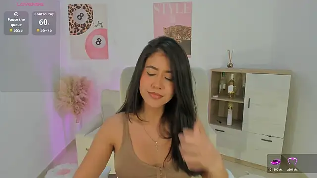 Sussan Monroe online show from April 3, 2026, 10:38 pm