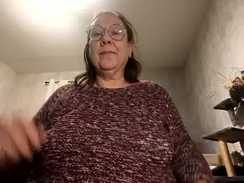 xmyriamx online show from January 7, 2026, 8:47 pm