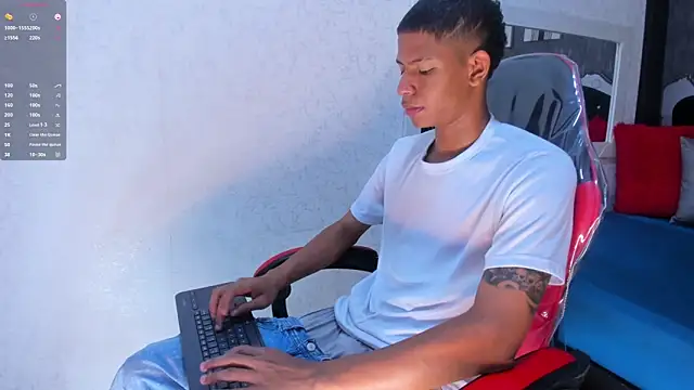 Snapshot of _erick_j chatting on February 4, 2026, 8:48 pm erick j online show from February 4, 2026, 8:48 pm