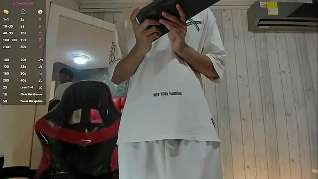 Snapshot of _erick_j chatting on March 31, 2026, 8:11 pm erick j online show from March 31, 2026, 8:11 pm