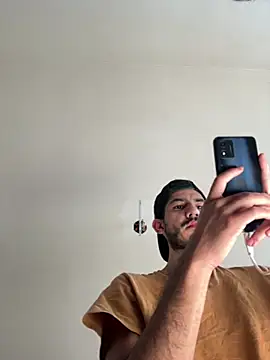 Snapshot of vinihfeh chatting on June 1, 2026, 2:50 pm vinihfeh online show from June 1, 2026, 2:50 pm