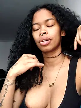 Snapshot of shenna_brunette chatting on January 15, 2026, 1:14 pm shenna brunette online show from January 15, 2026, 1:14 pm