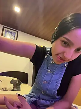 Snapshot of Eve_Ritz chatting on April 3, 2026, 4:52 am Eve Ritz online show from April 3, 2026, 4:52 am