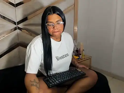 Snapshot of LunaFever69 chatting on February 11, 2026, 3:39 am LunaFever69 online show from February 11, 2026, 3:39 am