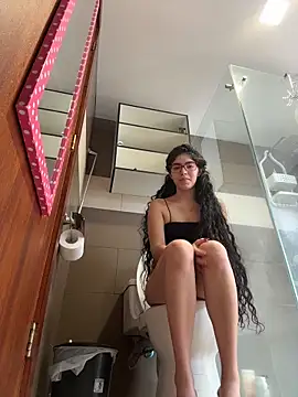 Snapshot of dani_bela chatting on February 21, 2026, 9:39 pm dani bela online show from February 21, 2026, 9:39 pm