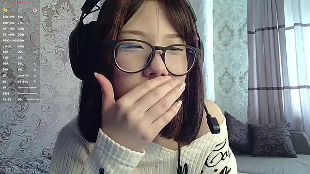 AprilOnilll online show from April 20, 2026, 3:09 am