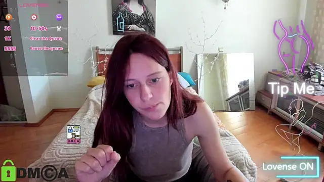 Snapshot of Lily_Viola chatting on May 5, 2026, 8:28 am Lily Viola online show from May 5, 2026, 8:28 am