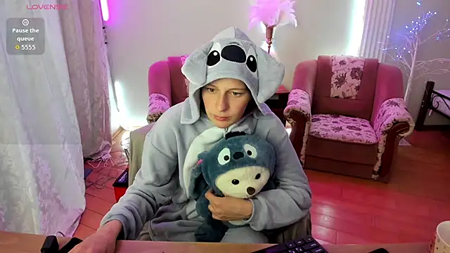 Snapshot of Lily_Viola chatting on April 9, 2026, 4:02 pm Lily Viola online show from April 9, 2026, 4:02 pm