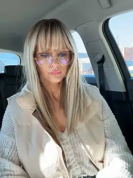 NaughtyNinky online show from April 4, 2026, 7:26 am