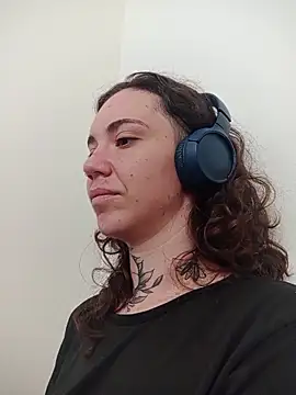 Snapshot of Dirty_Pink chatting on February 2, 2026, 9:52 am Dirty Pink online show from February 2, 2026, 9:52 am