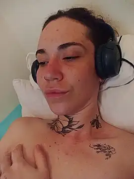 Snapshot of Dirty_Pink chatting on February 18, 2026, 7:54 pm Dirty Pink online show from February 18, 2026, 7:54 pm