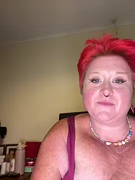 Snapshot of BustyRedxx chatting on August 5, 2026, 5:40 pm BustyRedxx online show from August 5, 2026, 5:40 pm