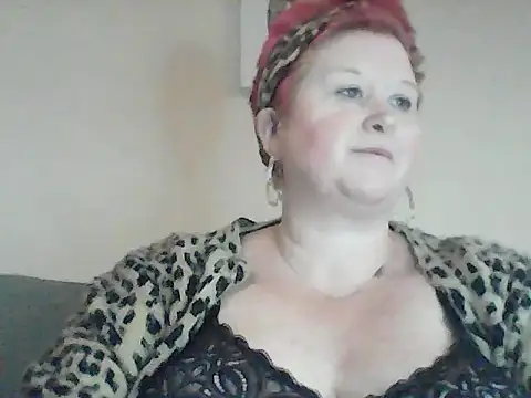 Snapshot of BustyRedxx chatting on June 4, 2026, 8:41 am BustyRedxx online show from June 4, 2026, 8:41 am