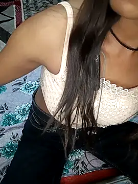 Snapshot of Moongirl963 chatting on February 28, 2026, 5:01 pm Moongirl963 online show from February 28, 2026, 5:01 pm