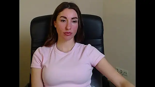 Snapshot of cammila_horn chatting on January 18, 2026, 6:22 pm cammila horn online show from January 18, 2026, 6:22 pm