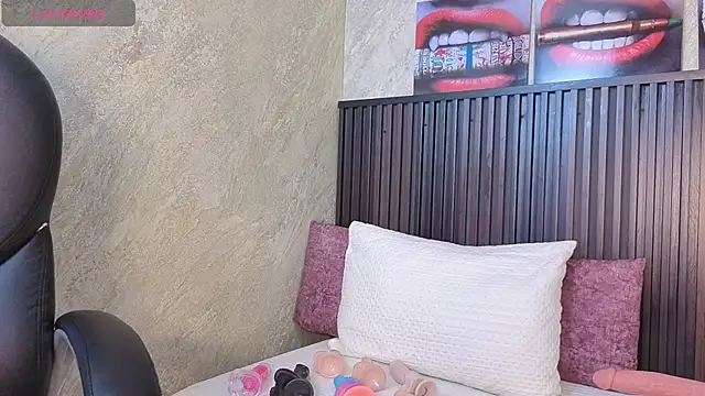 tanisha  lux online show from May 25, 2026, 3:06 am
