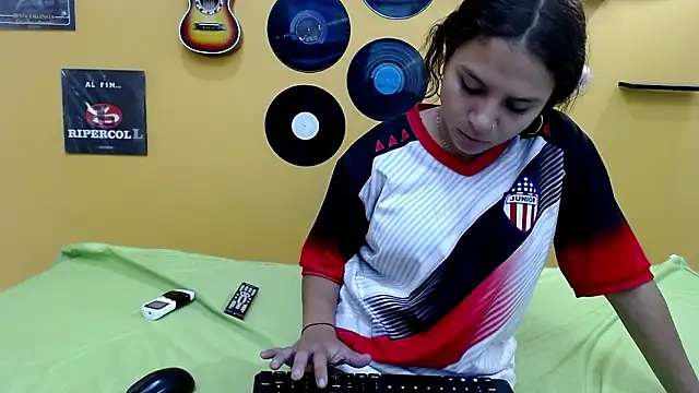 marcelasweet457 online show from February 22, 2026, 1:24 pm