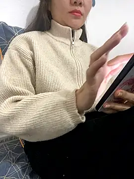 Snapshot of Avelyn-n chatting on January 15, 2026, 6:28 am Avelyn-n online show from January 15, 2026, 6:28 am