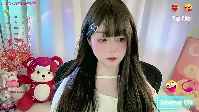 Snapshot of CLaire-5 chatting on February 20, 2026, 1:35 pm CLaire-5 online show from February 20, 2026, 1:35 pm