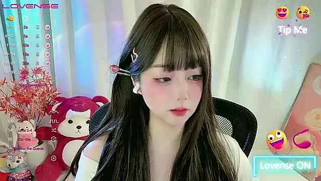 Snapshot of CLaire-5 chatting on February 24, 2026, 12:17 pm CLaire-5 online show from February 24, 2026, 12:17 pm