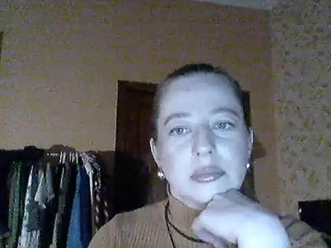 Snapshot of Miralisse chatting on February 28, 2026, 10:42 pm Miralisse online show from February 28, 2026, 10:42 pm