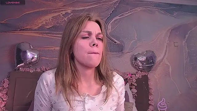 Snapshot of ScarletMarney chatting on February 16, 2026, 3:05 am ScarletMarney online show from February 16, 2026, 3:05 am