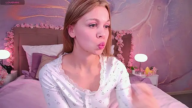 Snapshot of ScarletMarney chatting on February 9, 2026, 4:43 am ScarletMarney online show from February 9, 2026, 4:43 am