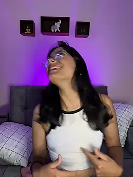 Iam Lyan  online show from March 25, 2026, 7:13 pm