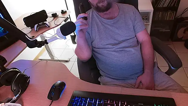 Dominic2295 online show from February 11, 2026, 5:46 pm