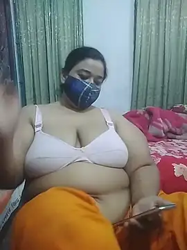 Snapshot of momo_loves chatting on February 24, 2026, 6:20 pm momo loves online show from February 24, 2026, 6:20 pm